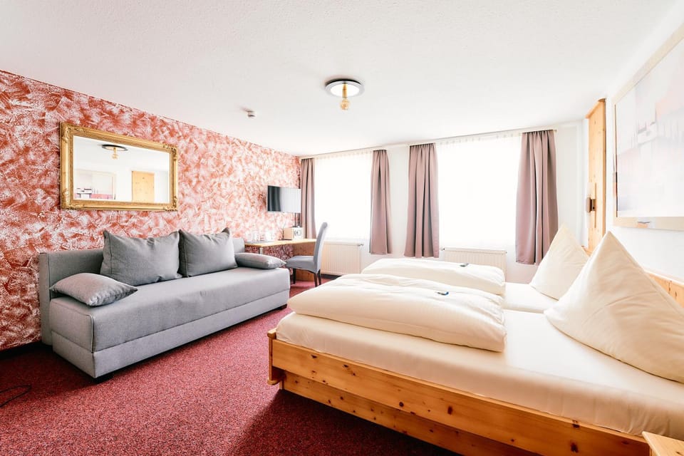 Bed, TV and multimedia, Photo of the whole room, Seating area