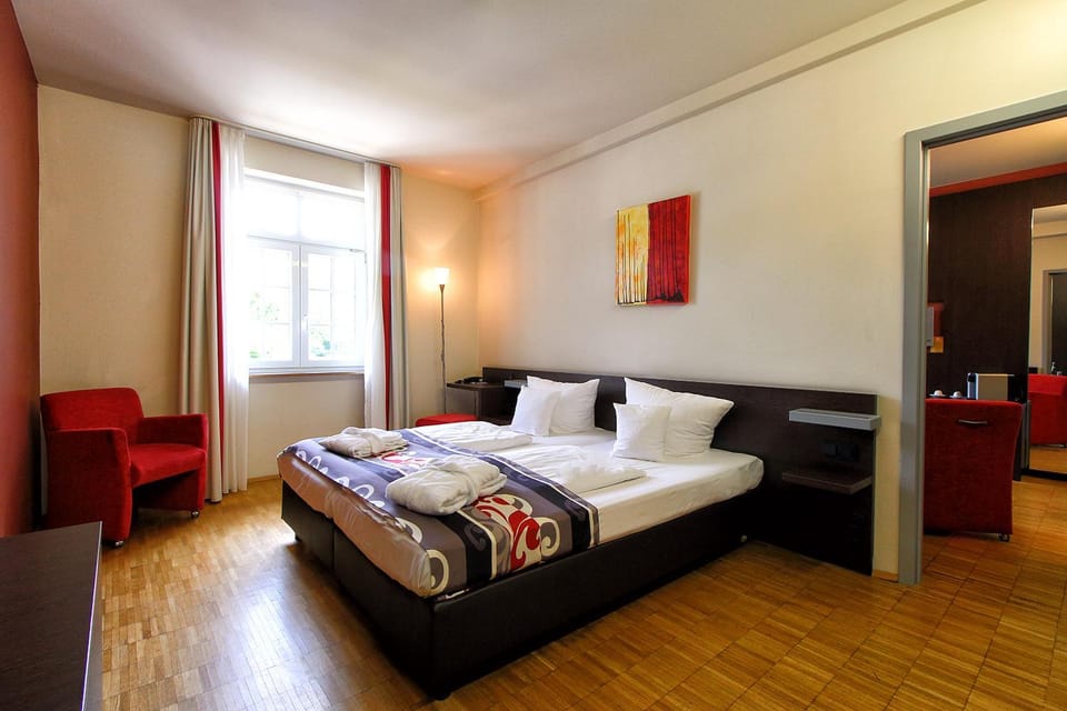 Seating area, Bedroom, Family