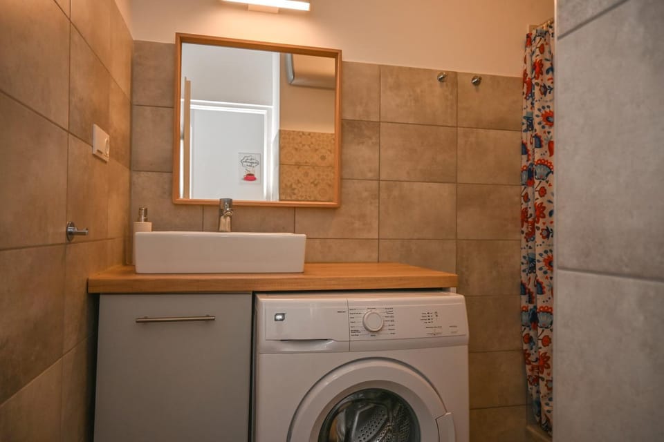 Bathroom, washing machine