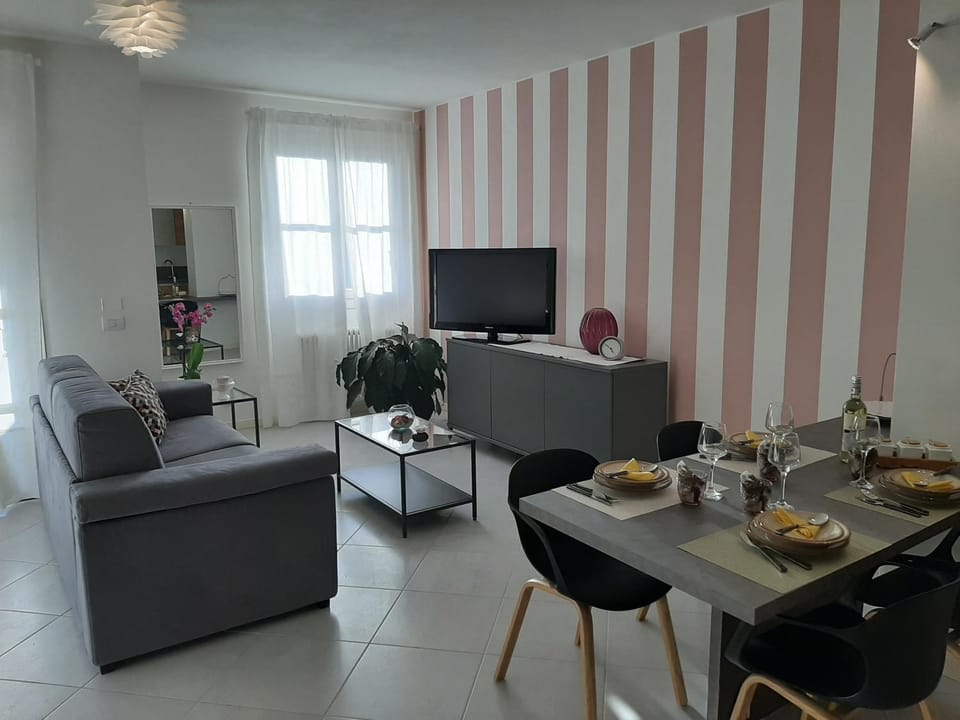 TV and multimedia, Dining area