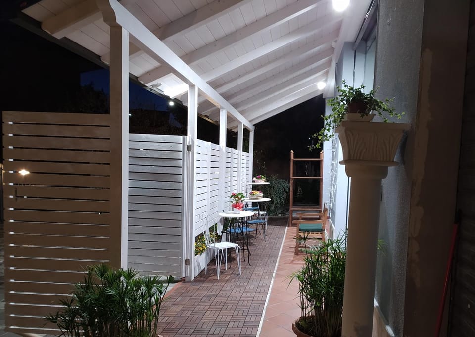 Property building, Patio, Facade/entrance