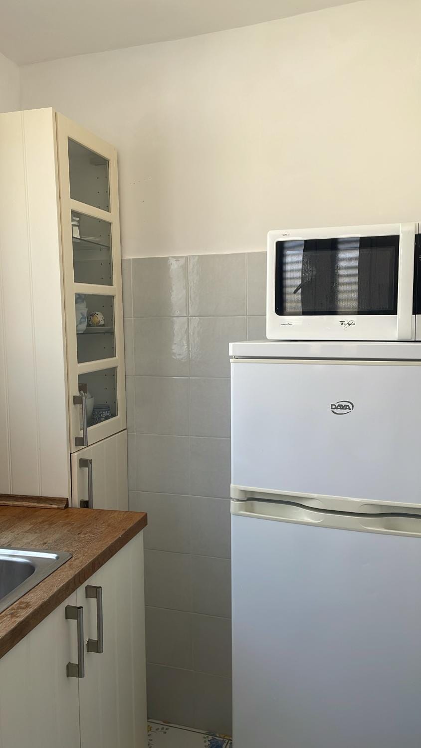 Kitchen or kitchenette, oven, stove