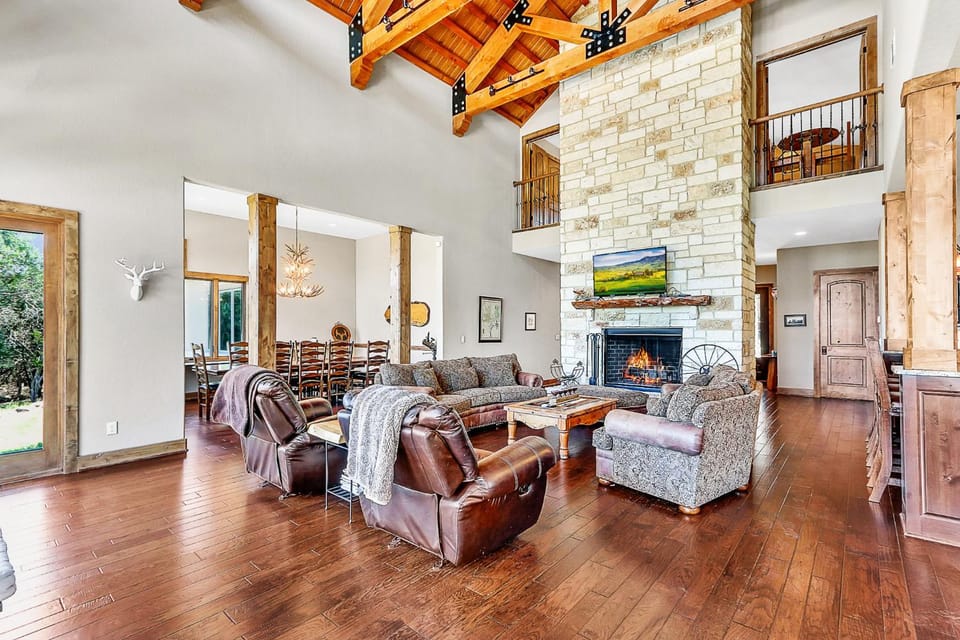 C L Ranch House in Canyon Lake