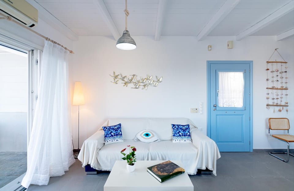 Living room, Decorative detail, Seating area