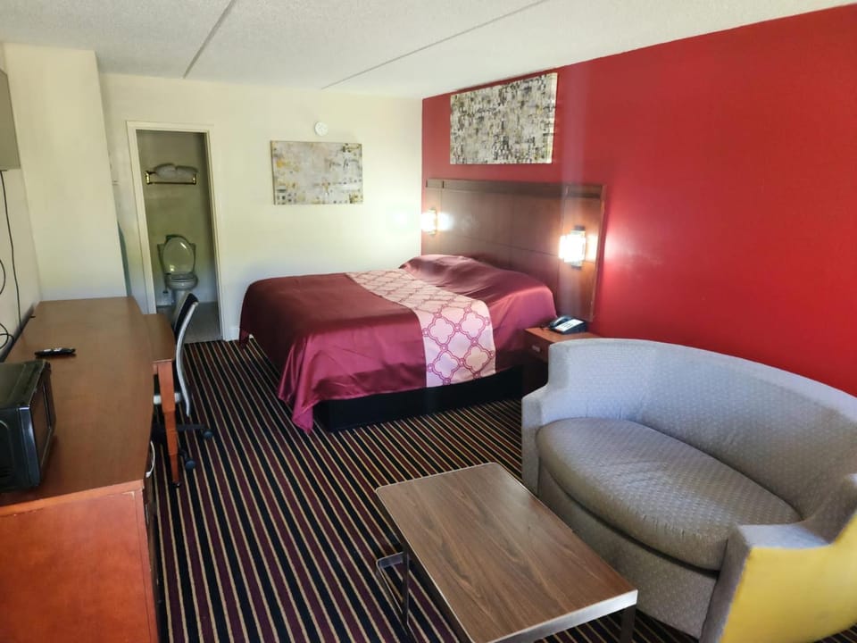 Photo of the whole room, Bedroom