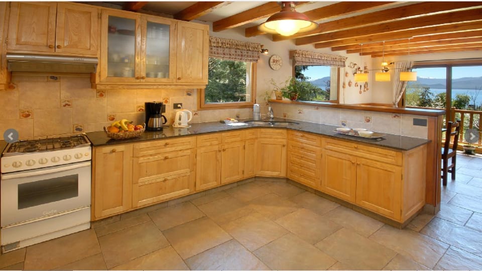 Coffee/tea facilities, Kitchen or kitchenette, Dining area