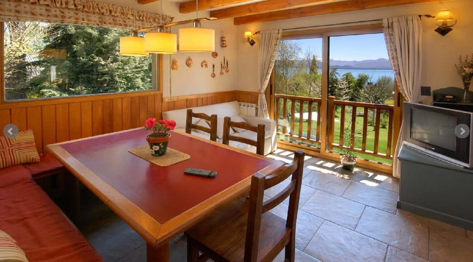 Balcony/Terrace, Dining area, Garden view, Lake view, Mountain view