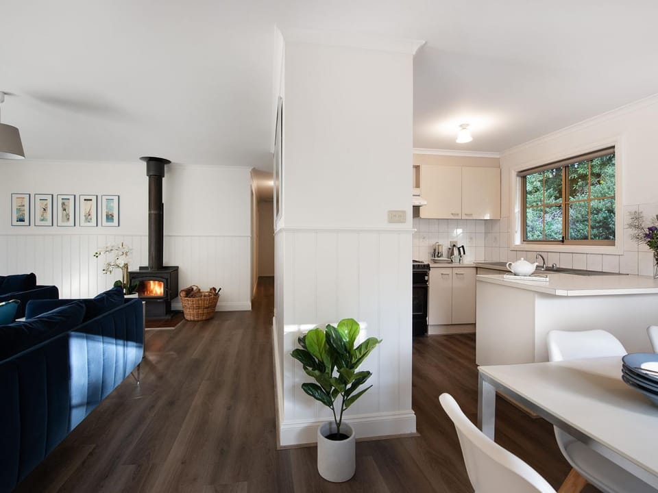 Kitchen or kitchenette, Living room