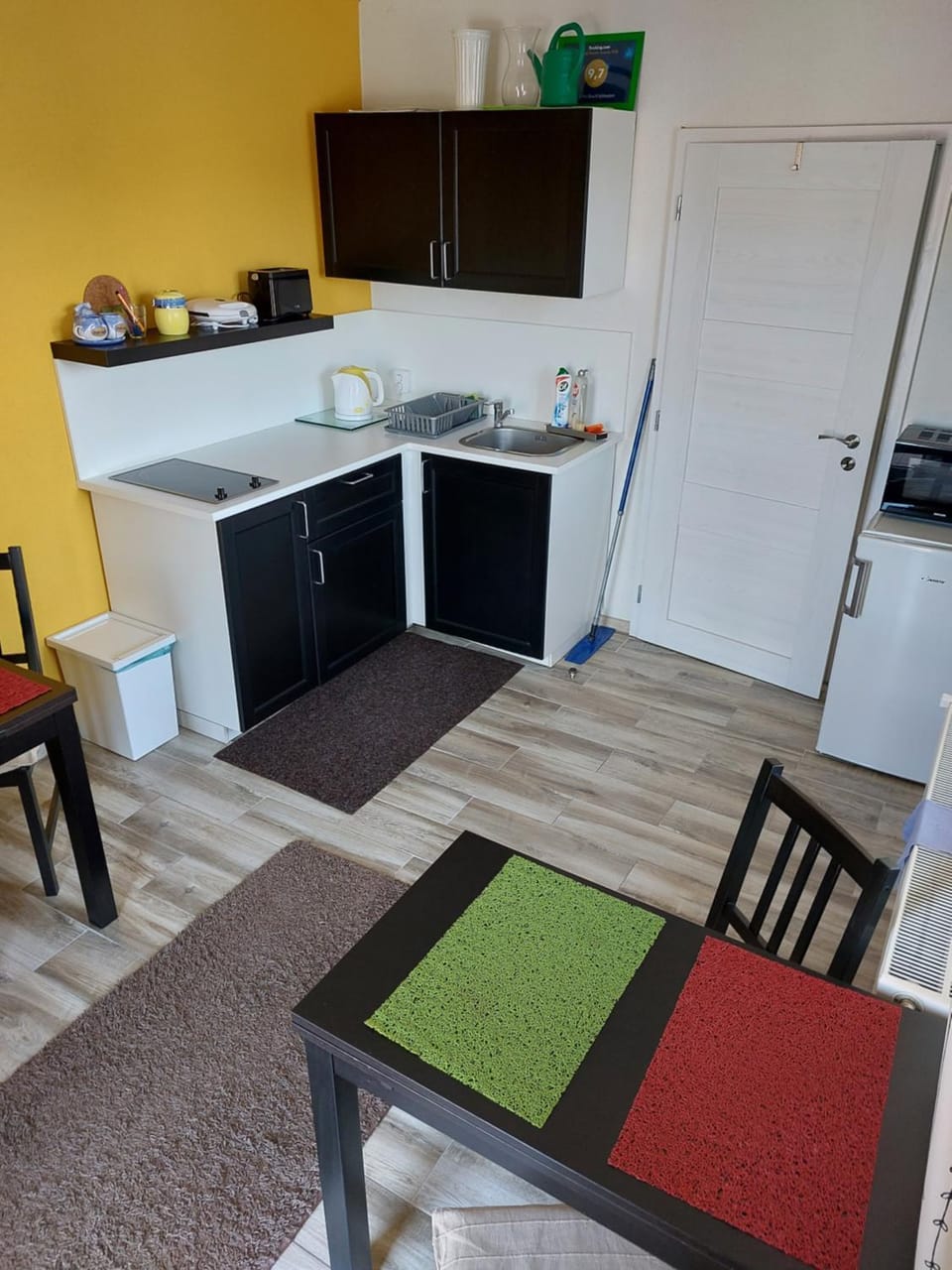 Kitchen or kitchenette, Kitchen or kitchenette, Communal kitchen, Internal: Not applicable to any particular room