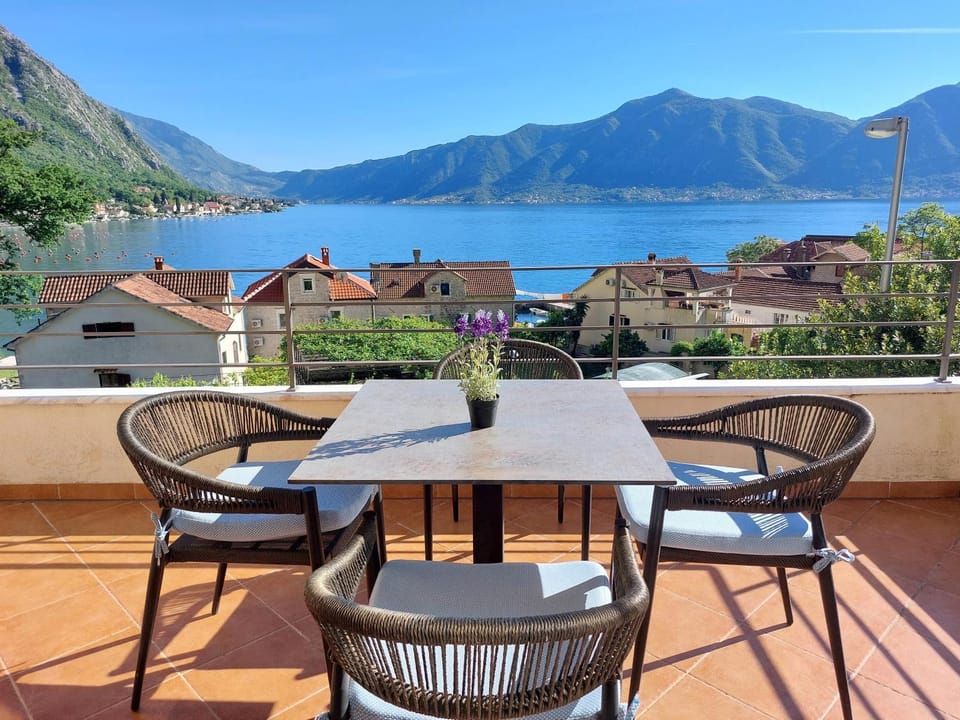 View (from property/room), Balcony/Terrace, Mountain view, Sea view
