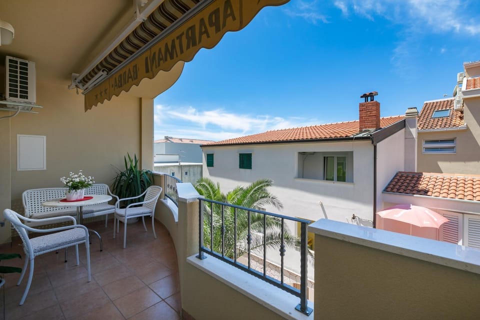 View (from property/room), Balcony/Terrace, Photo of the whole room, Decorative detail