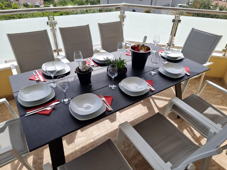 View (from property/room), Balcony/Terrace, Food and drinks, Dining area