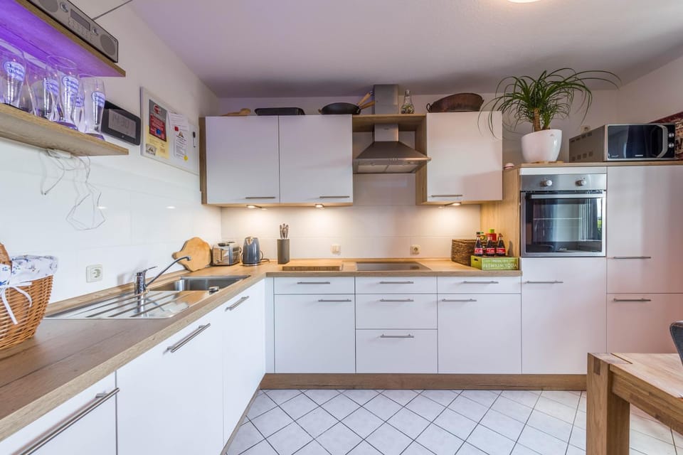 Kitchen or kitchenette, Living room