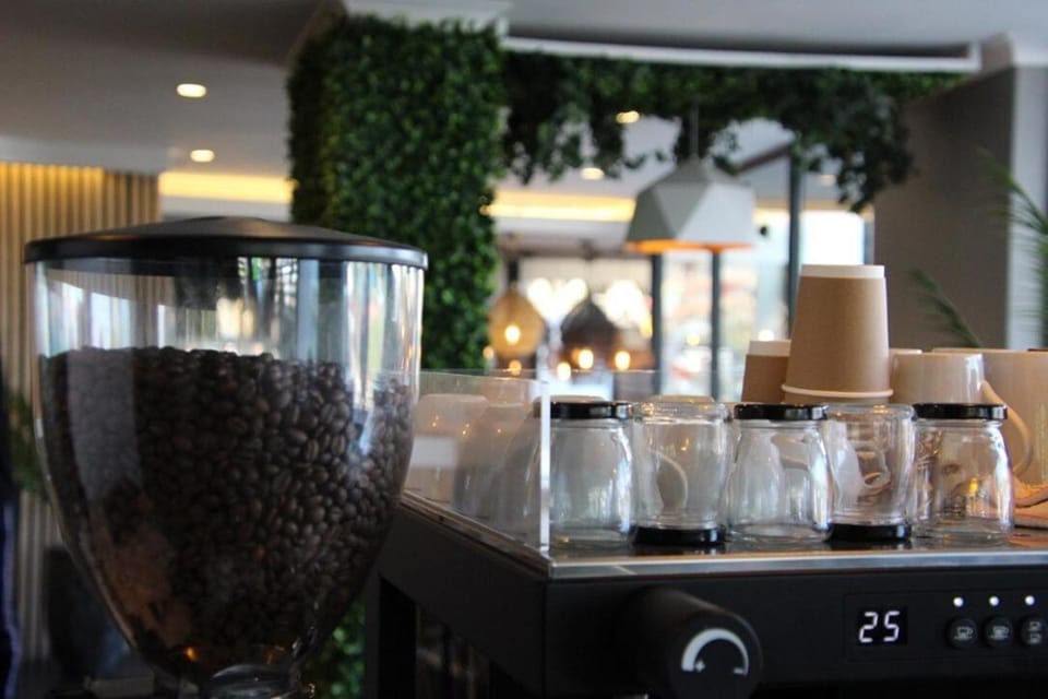 Mondaine Central Luxurious Spacious And Trendy Apartment in Cape Town