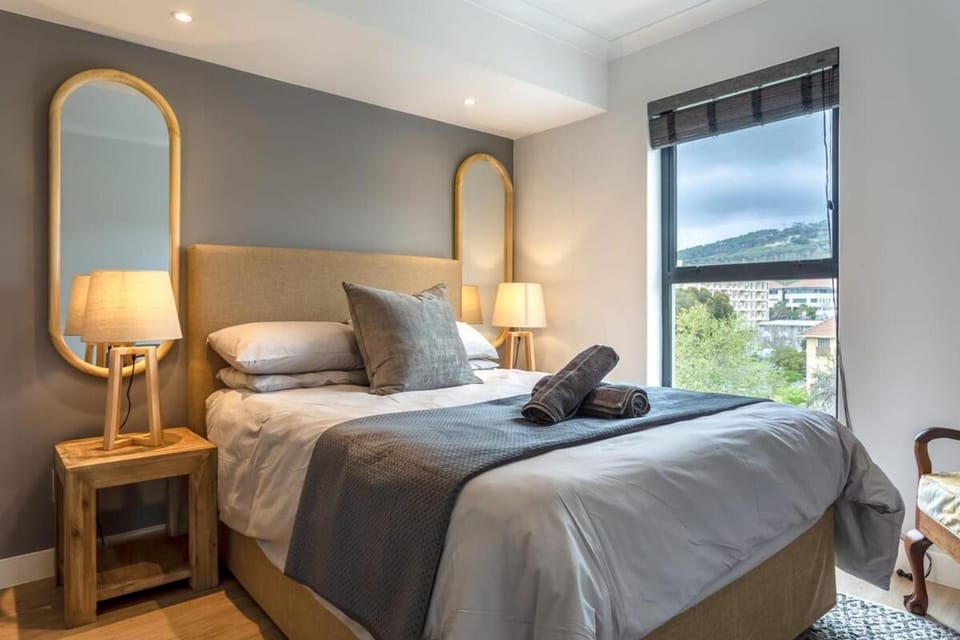 Bergsig Spacious Deluxe Corner Unit Apartment in Cape Town