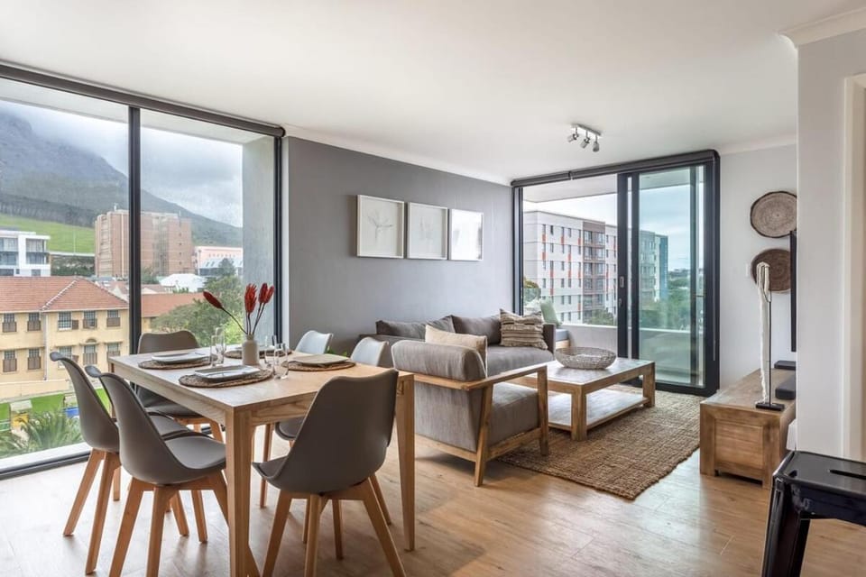 Bergsig Spacious Deluxe Corner Unit Apartment in Cape Town
