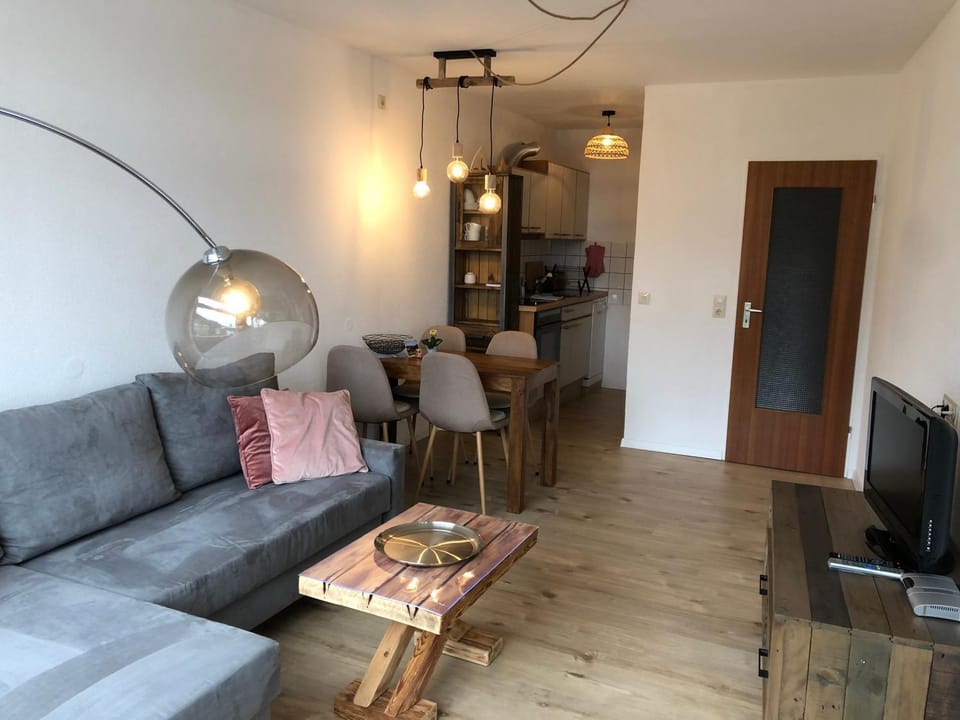 TV and multimedia, Kitchen or kitchenette, Living room, Seating area, Dining area