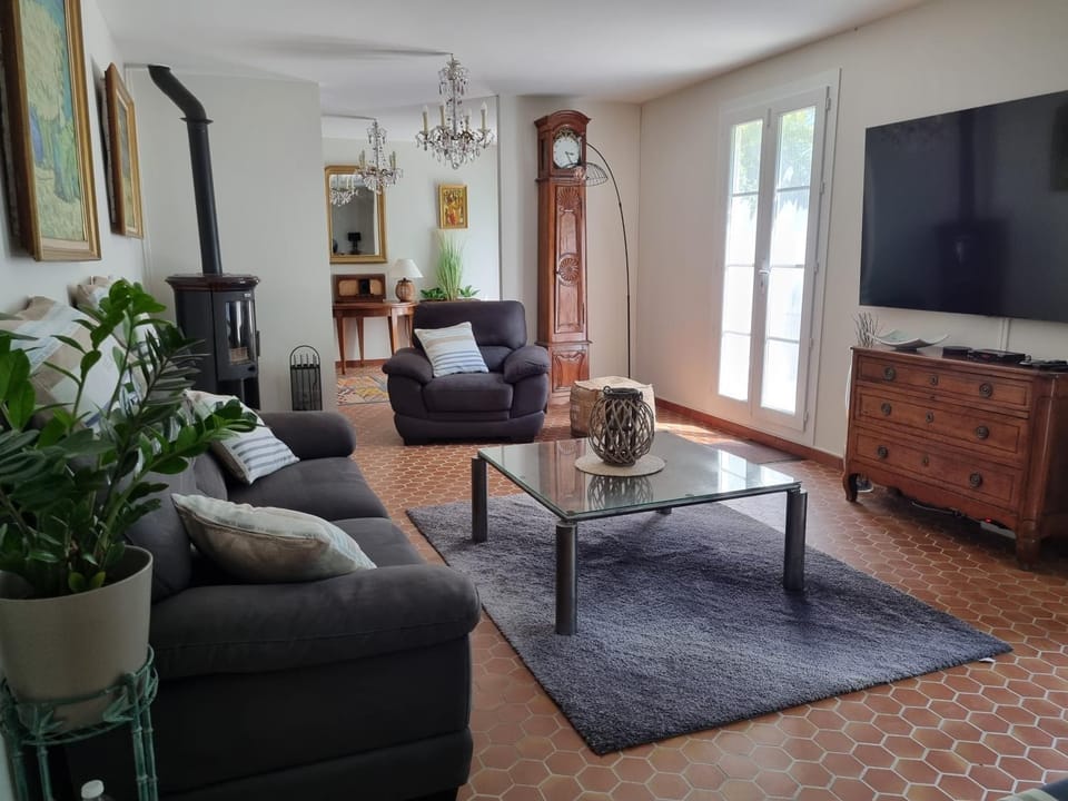 TV and multimedia, Living room, Photo of the whole room, Seating area