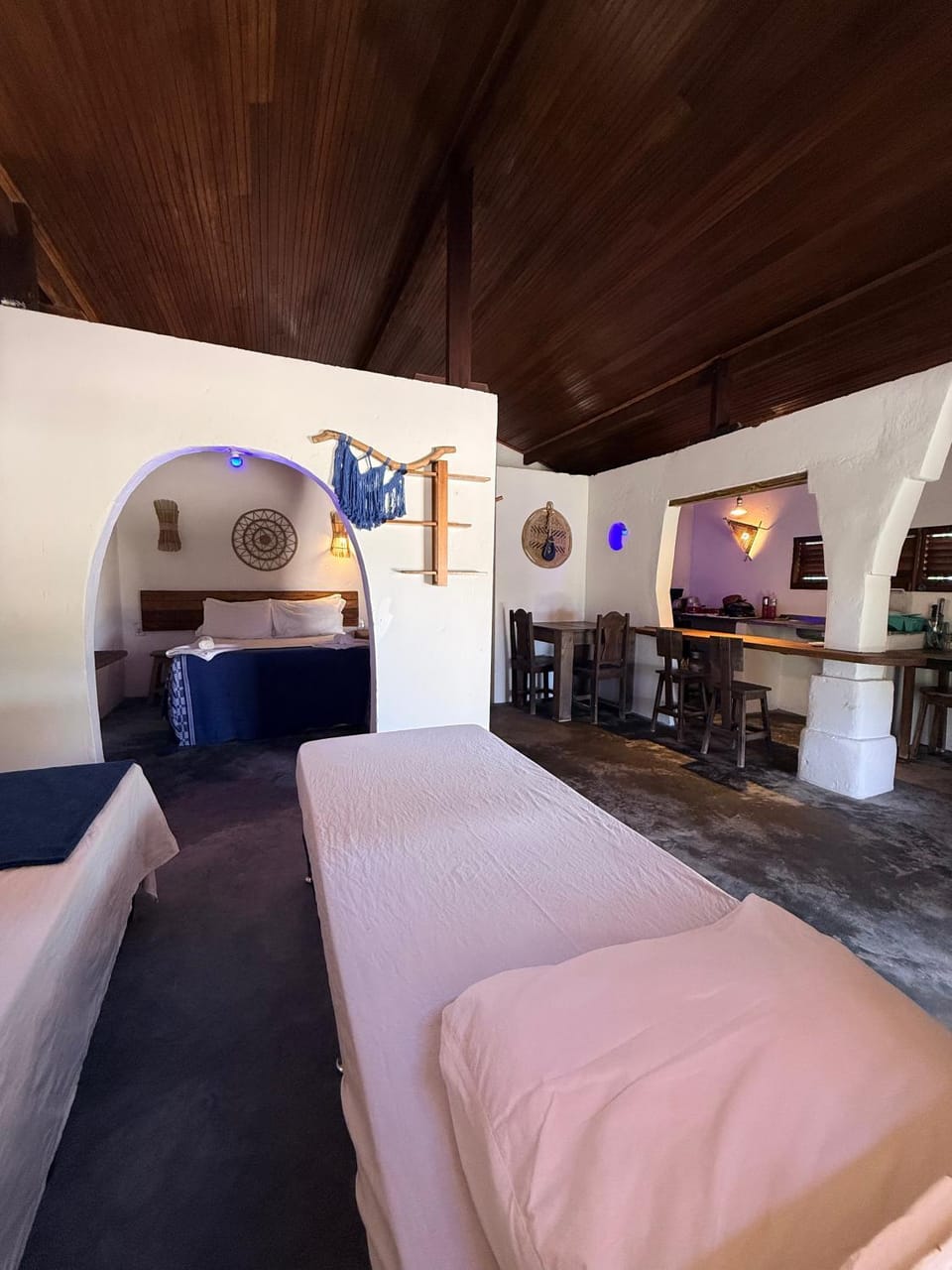 Bed, Living room, Photo of the whole room, Seating area, Bedroom