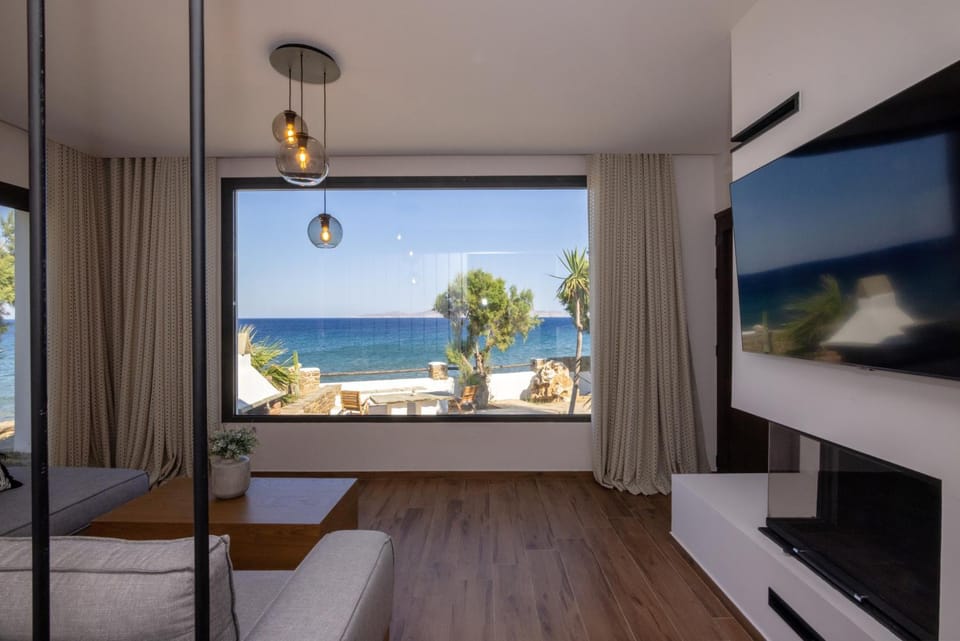Day, TV and multimedia, View (from property/room), Living room, Seating area, Sea view, flat iron