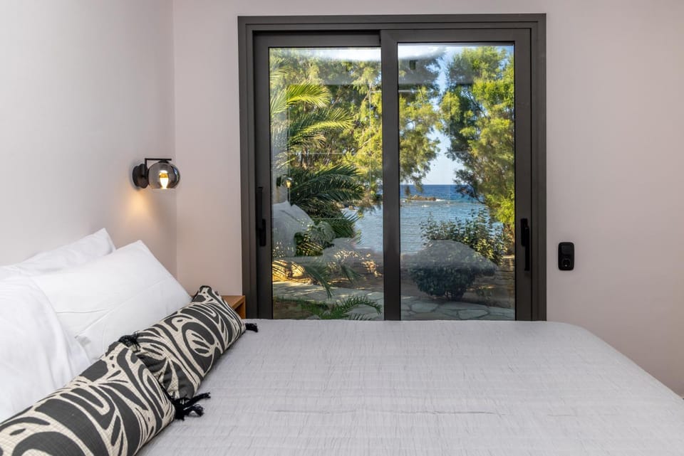 Bedroom, Garden view, Sea view