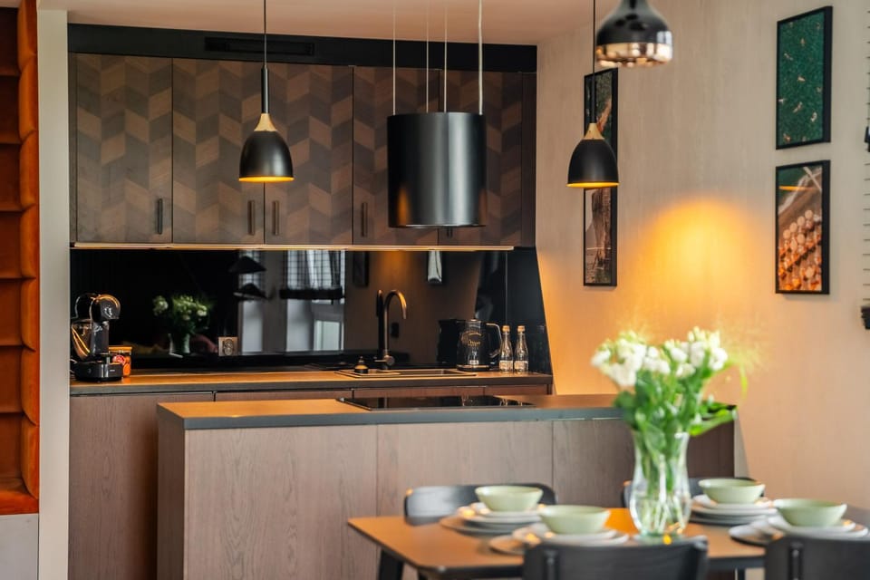 Coffee/tea facilities, Kitchen or kitchenette, stove, kitchen