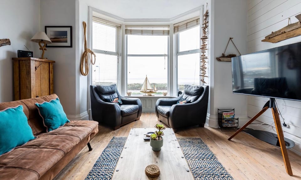 Beach Lookout - SEA VIEWS Apartment in Lytham St Annes