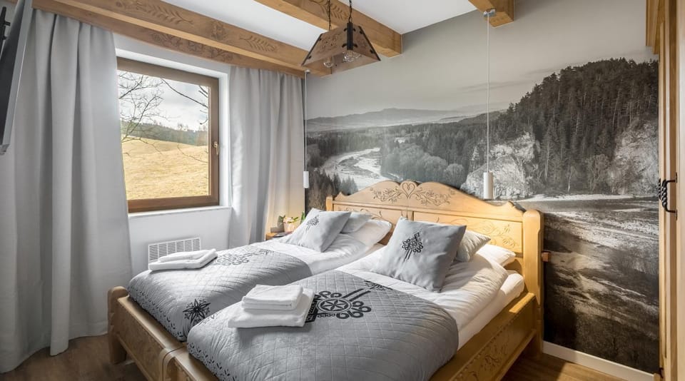 Bed, Natural landscape, Photo of the whole room, Bedroom, Mountain view, towels