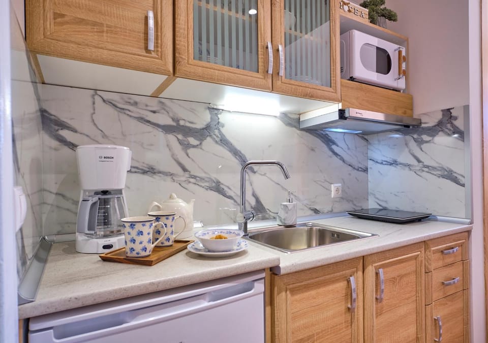 Coffee/tea facilities, Kitchen or kitchenette, minibar, stove, toaster