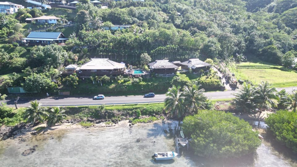 Tehuarupe Surf Studio 2 Bed and Breakfast in Moorea-Maiao
