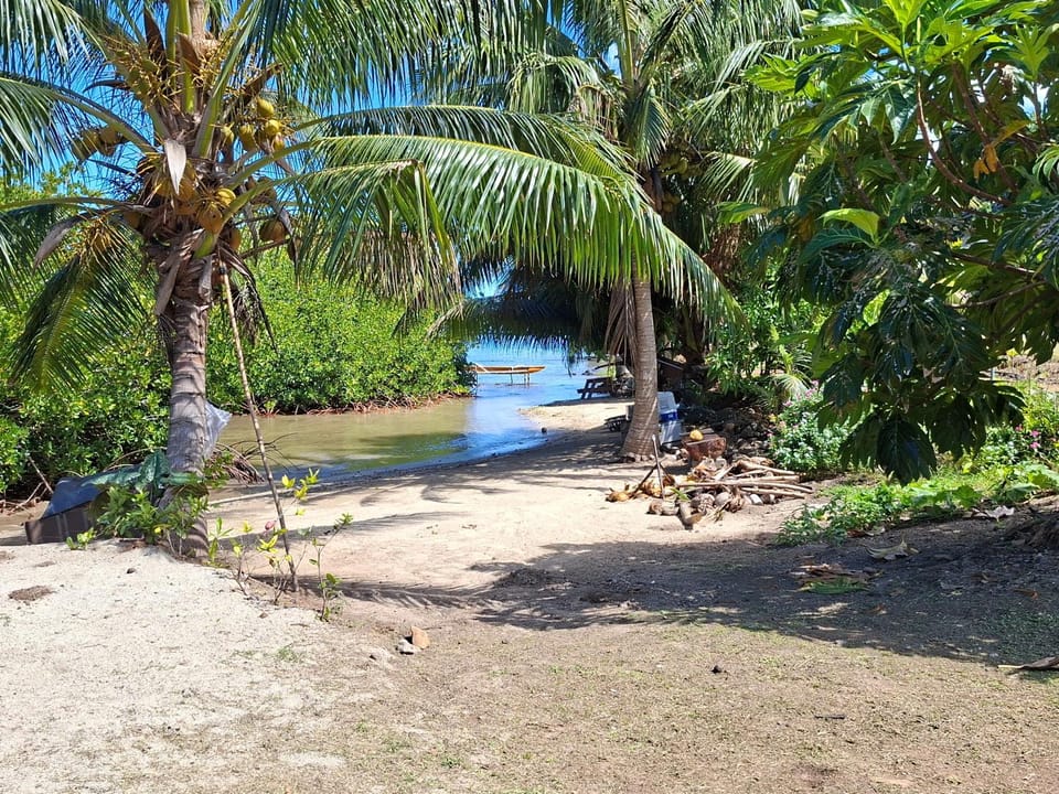 Tehuarupe Surf Studio 2 Bed and Breakfast in Moorea-Maiao