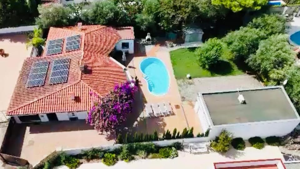 Casa Requesens, freiligendes Ferienhaus, komplett erschlossen House in Alt Empordà