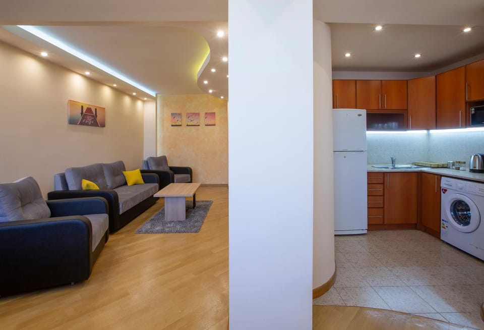 Kitchen or kitchenette, Living room