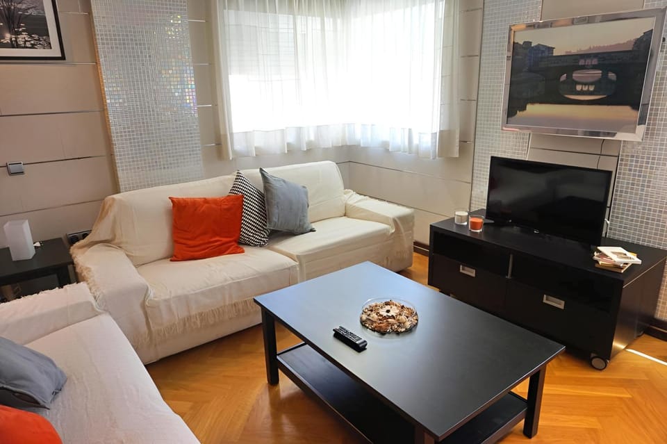 TV and multimedia, Living room, Seating area, Meeting/conference room