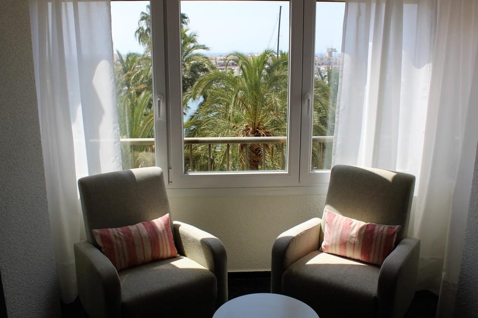 Living room, Landmark view