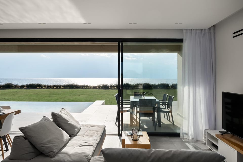 Communal lounge/ TV room, Day, TV and multimedia, View (from property/room), Balcony/Terrace, Living room, Sea view