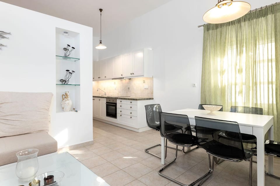 Kitchen or kitchenette, Living room, Seating area
