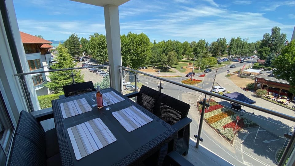 Summer, Balcony/Terrace, Lake view, Street view