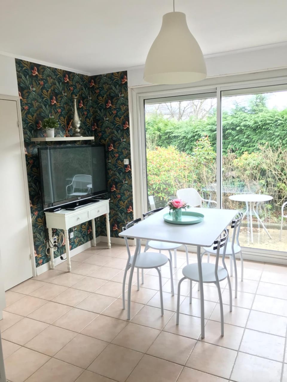 TV and multimedia, Living room, Dining area