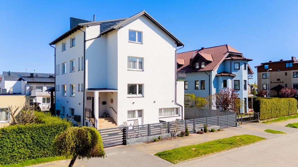 Property building, Spring, Day, Neighbourhood, Street view