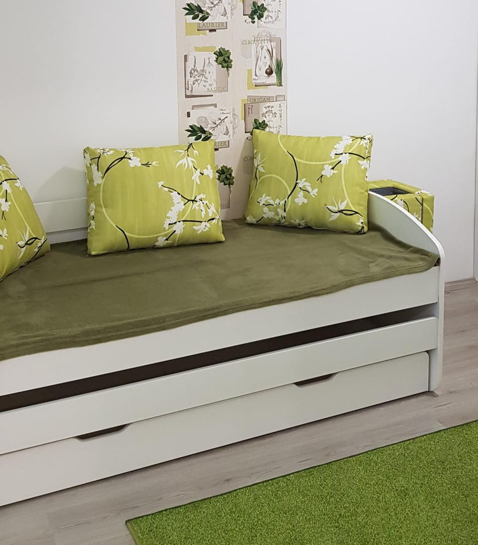 Green Apartman Apartment in Romania