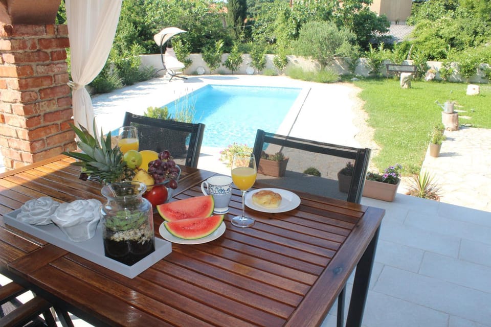 Balcony/Terrace, Food and drinks, Pool view, Swimming pool, Breakfast