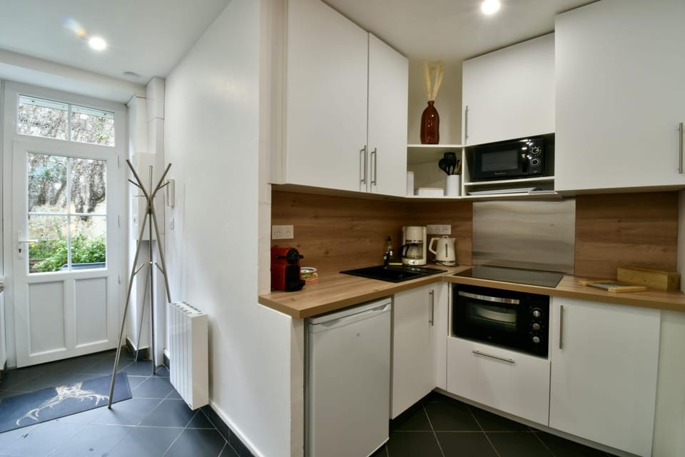 Coffee/tea facilities, Kitchen or kitchenette, oven, pet friendly, stove, toaster