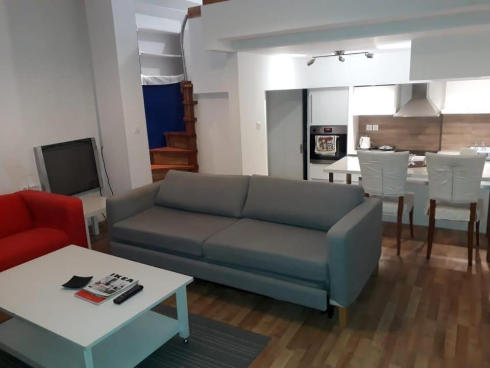 BRIGHT MEZZANINE FLAT WITH GARDEN Apartment in Central Athens Regional Unit, Greece