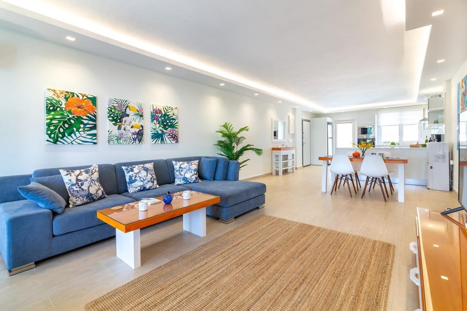 Communal lounge/ TV room