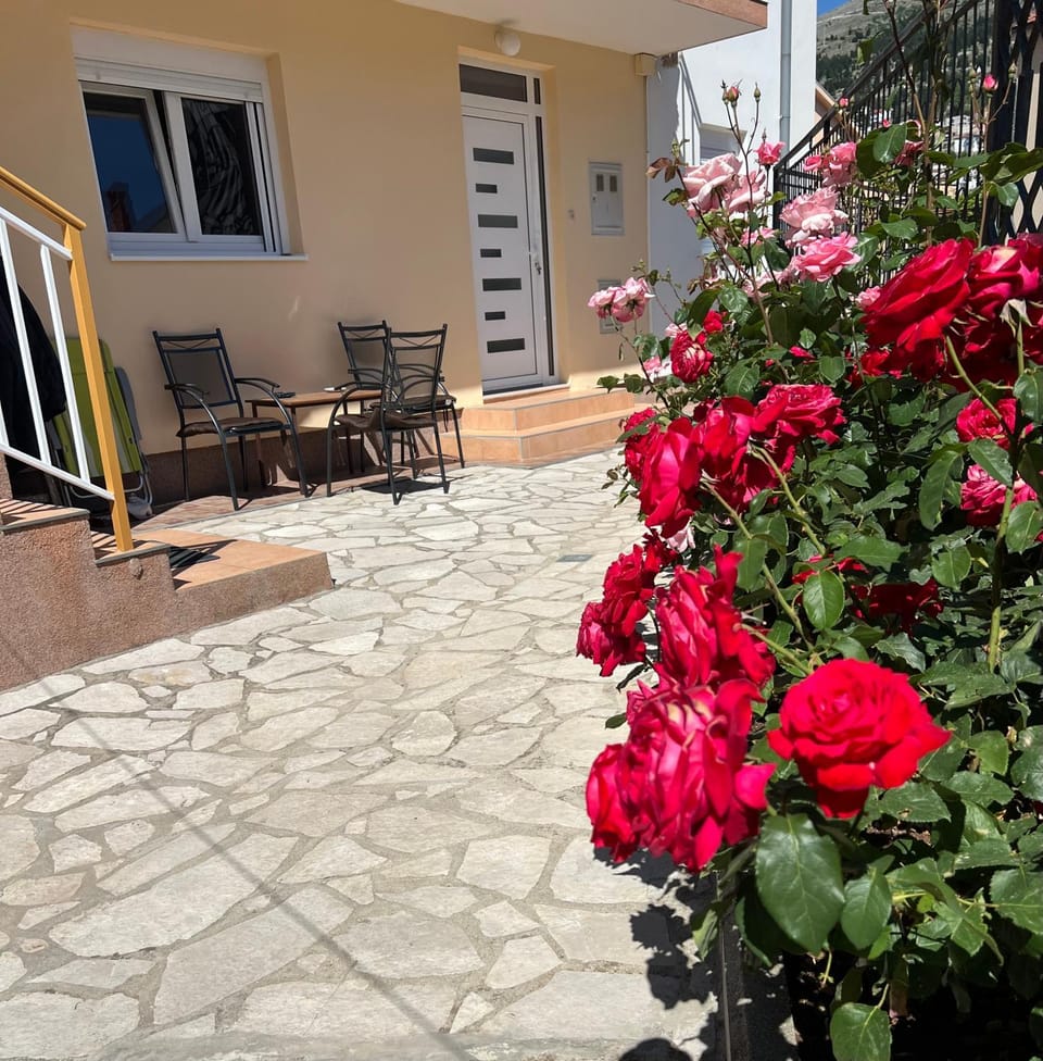 Cheap house near the center of the city Apartment in Mostar