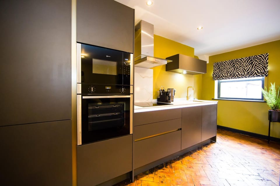 Kitchen or kitchenette, Communal kitchen