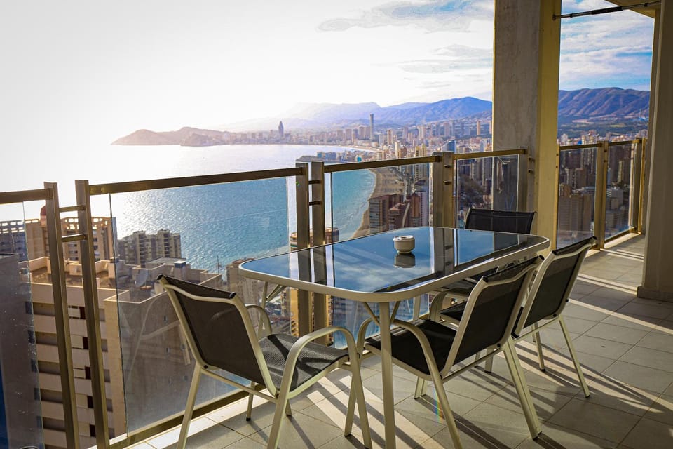 Balcony/Terrace, City view, Mountain view, Sea view, Street view