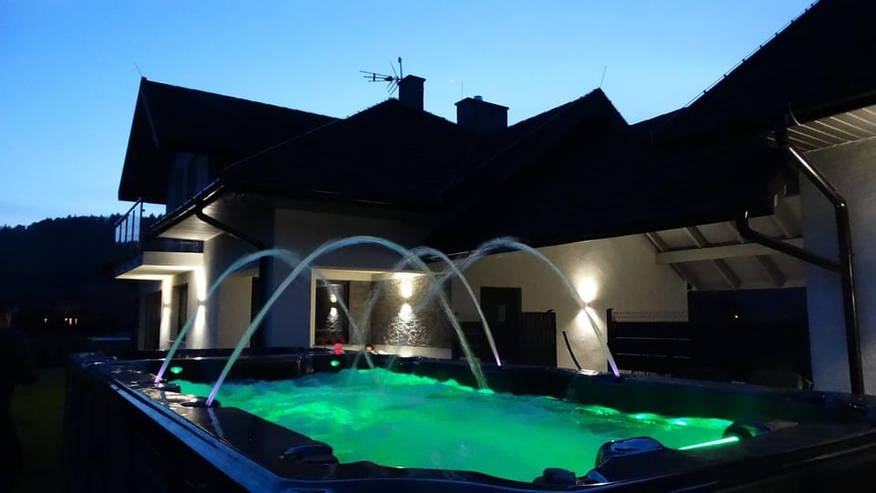 Seating area, Swimming pool, Swimming pool