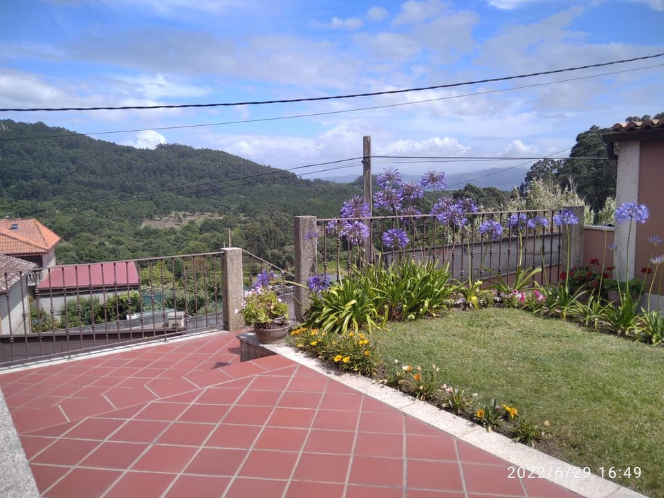 Mountain view, Sea view